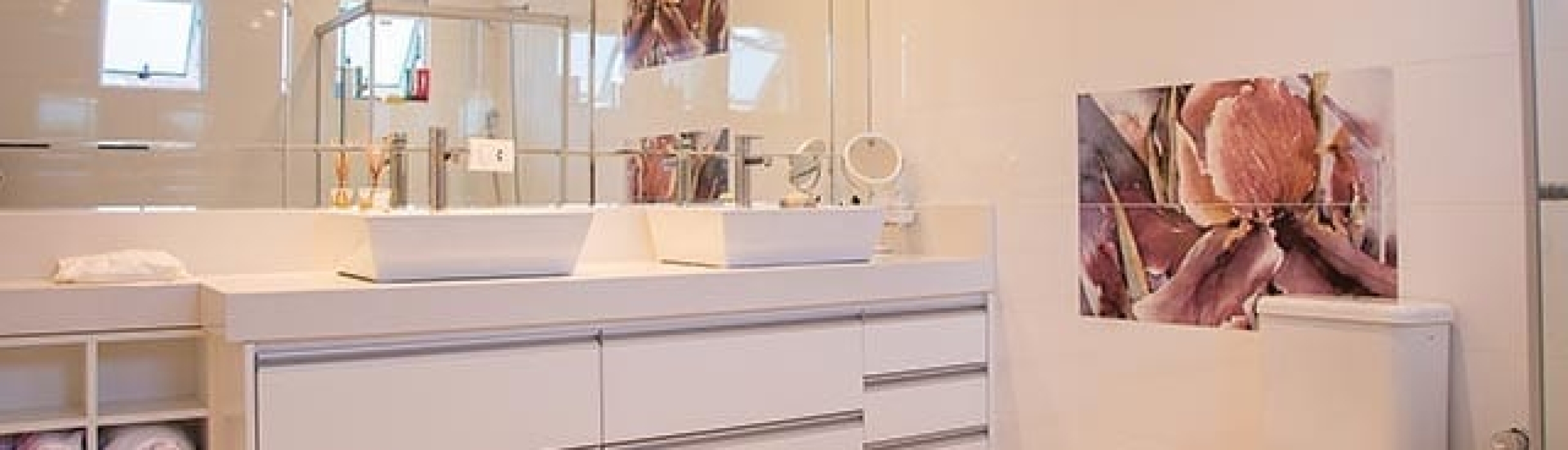 How Custom Mirrors Can Enhance Your Bathroom’s Aesthetic Shower Doors